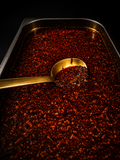 Scharf Druf Schweizer Chili Öl Produktion